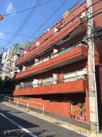 目白台ハイツの外観です。閑静な住宅地に位置しています。