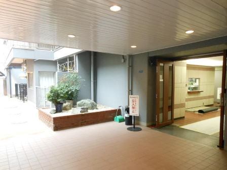雷門スカイマンション409 13 オートロック付きで安心です。