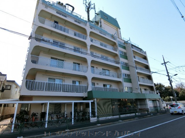 コンドミニアム上井草｜早稲田通りは夜はさほど込まない道です。