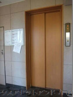 高円寺マンションのエレベータです。
