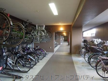 ナイスアーバン京成高砂フロンテージ　共用部｜駐輪スペースがあります。