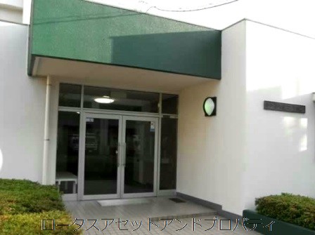 トーア千住マンションエントランス｜周辺は工業地域ですが、比較的静かです。