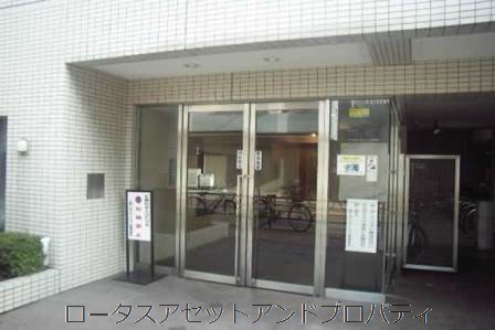 上野入谷シティハウス15｜エントランスにはオートロックが備わっており、セキュリティ面でも安心して生活できます。
