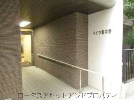ハイツ東中野2014｜エントランスです。夜間はオートロックで安心です。