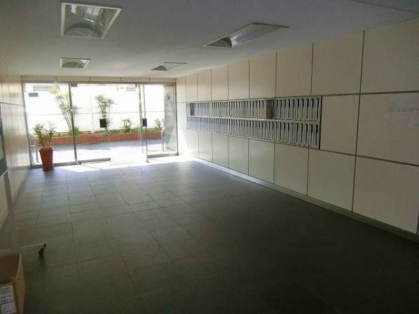 向島ハイツ共用部｜エレベータは２基あります。