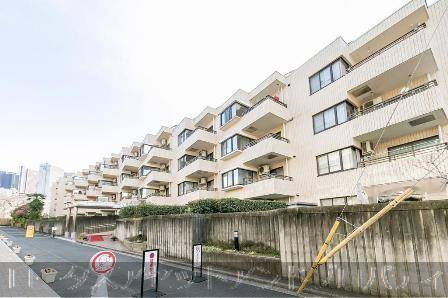 マンションのあたりは静な住宅地です。大久保は都内でも大き目は繁華街ですが、少し様相が異なります。
