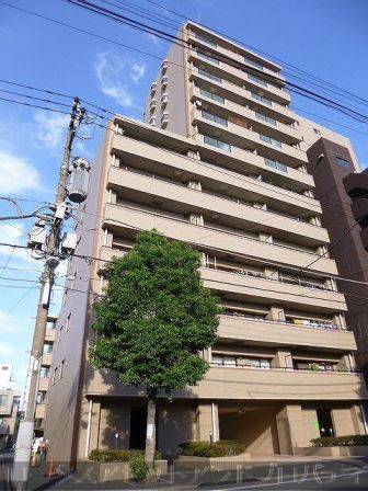 周辺の千束は知名度のあるロケーションですが、下町という側面もあります。