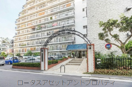 秀和深川森下町レジデンス 2｜アーチ型のゲートが高級感あります。