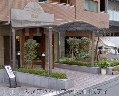 ユニーブル田町1｜こじんまりとしたエントランスですが、年代も新しくキレイです。