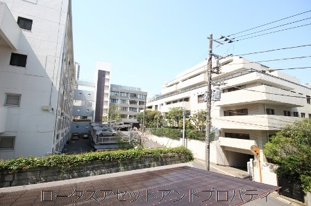 周辺｜周辺はマンションが建ち並ぶ閑静な住宅街です。