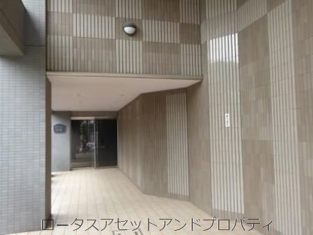 ルイシャトレ中野3023｜エントランスです。