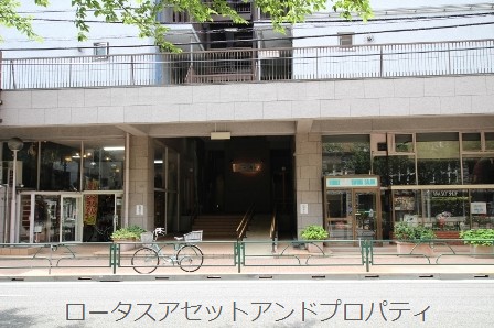 三田桜台第３コーポ7112｜1階にはリサイクルショップの店舗が入っていたりします。