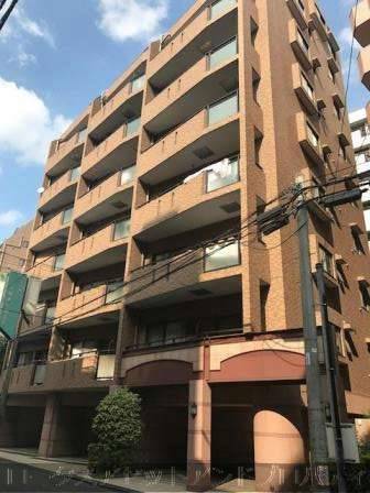 グランシティ早稲田外観共用部1｜グランシティ早稲田は都電荒川線「早稲田」駅から徒歩２分、東西線「早稲田」駅からは徒歩８分です。早稲田大学のキャンパスまで徒歩１分で周辺は学生さんに人気の飲食店などある学生の街です。