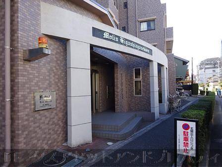 モリス東綾瀬公園2042｜エントランスはオートロック付きで安心です。