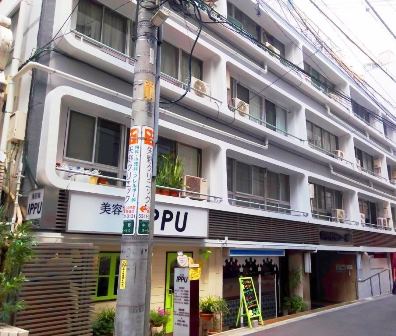 中野住研コーポ外観｜中野住研コーポは７階建て、「中野」駅から徒歩３分の駅近マンションです。中野通りから一歩入った立地で、中野駅から向かう途中にはマルイがもあるという便利なロケーションです。