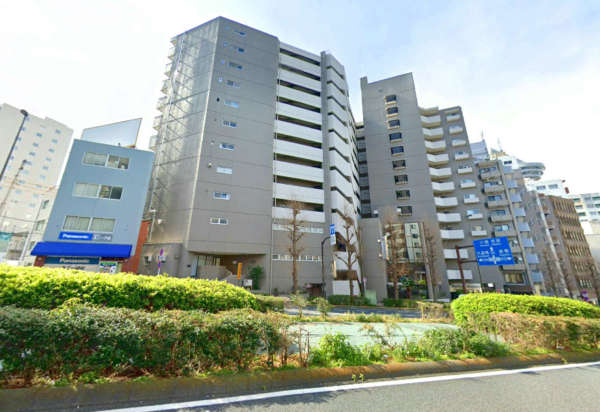 メゾンドール本郷外観３｜メゾンドール本郷は昭和５１年築、１２階建てのマンションです。春日通りの高台に位置し「春日」駅から徒歩３分です。後楽園駅、本郷三丁目駅、水道橋駅も利用可です。