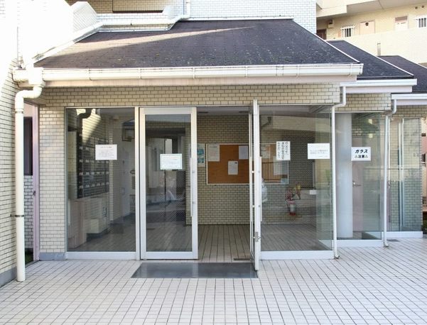 グリーンパーク南綾瀬４エントランス１｜管理体制は良好です。