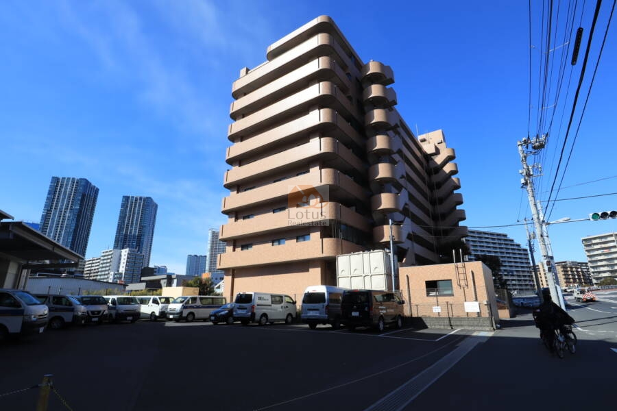 ライオンズマンション豊洲外観1｜ライオンズマンション豊洲は平成８年築の地上９階建てマンションです。