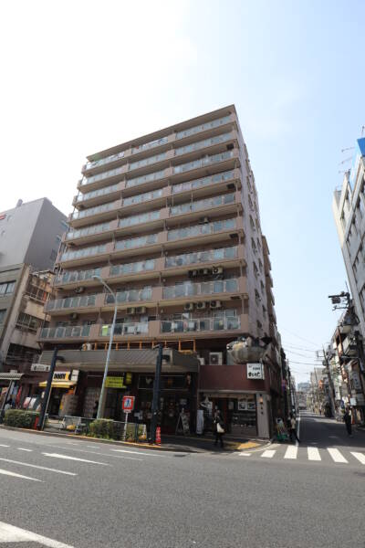カーサ田原町は昭和56年築、11階建てのマンションです。
