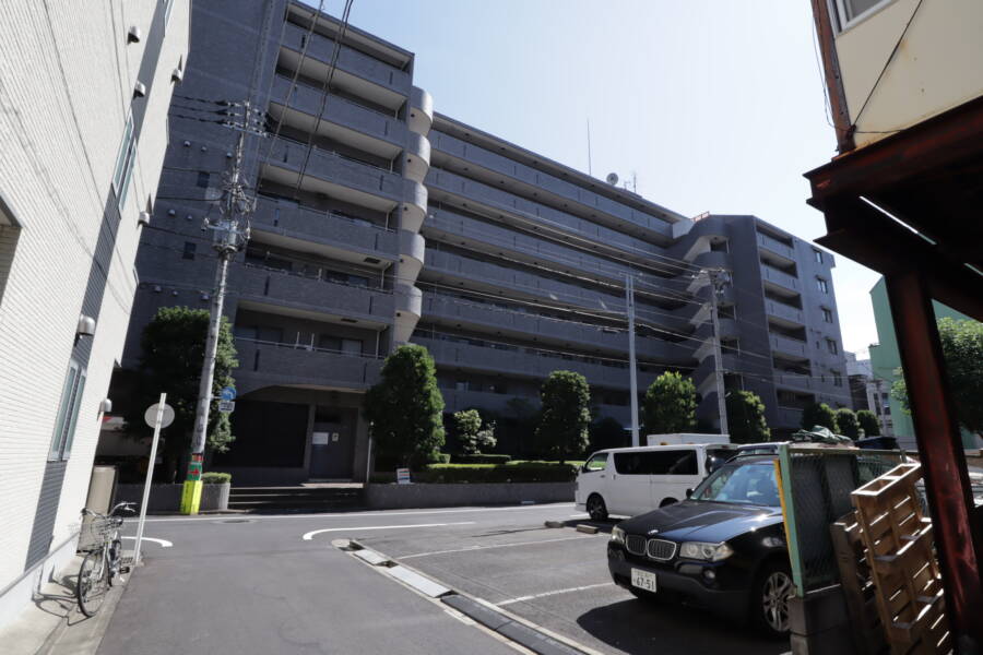 ベルク両国外観3｜北側です。蔵前橋通りから一本入った立地で静かです。
