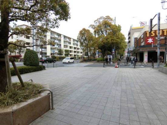 フリーデンハイム船堀アプローチ4｜駅を出て船堀街道を北上（新小岩方面）します。駅前の街路はたいへん整備されています。