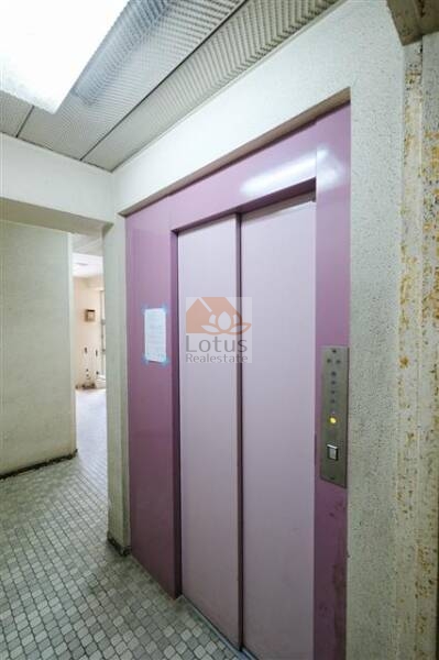 石神井マンション共用部１｜エレベーターがあります。共用廊下は内廊下なので雨の日も安心です。