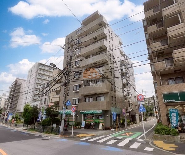 エルベＴ・Ｍ東中野外観３｜エルベＴ・Ｍ東中野は平成7年築、8階建てのマンションです。早稲田通りに立地します。
