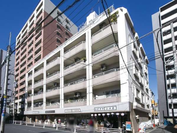 ソフトタウン新小岩2｜マンションの１階は商店が入っています。