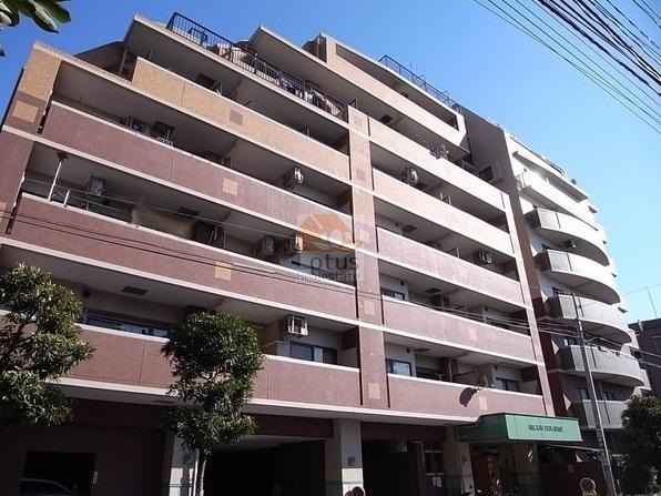 アルシオン北綾瀬外観５｜環七通りから一歩入った立地です。千代田線「北綾瀬」駅から徒歩10分圏内です。