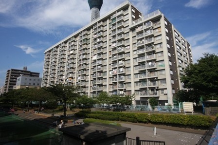 業平橋住宅外観 (2)｜業平橋住宅は昭和7年築、１４階建てのマンションです。
