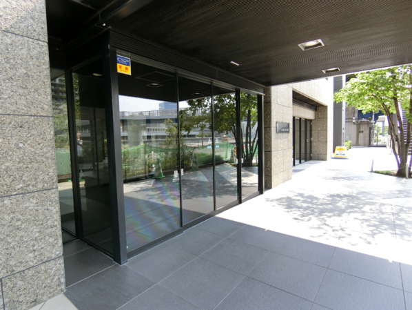 晴海テラス外観共用部1｜エントランス。機能的な設えとなった空間です。