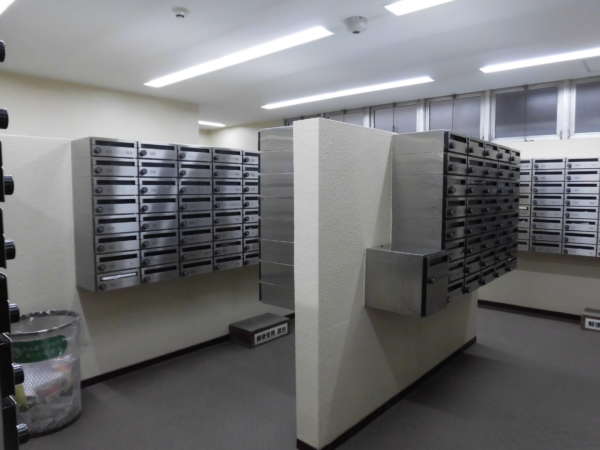 築地永谷コーポラスメールボックス｜メールボックスです。たくさんあって迷いそうです。