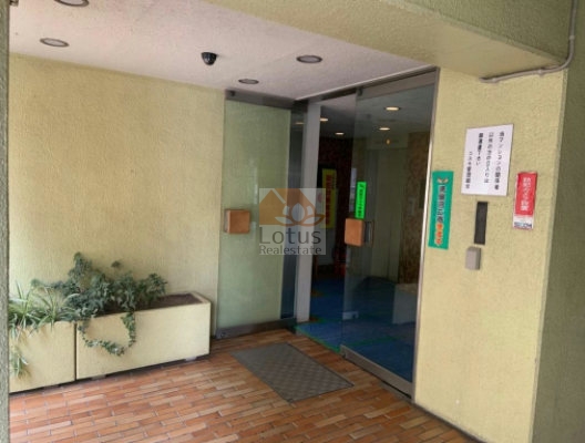 シティハイムコスモエントランス１｜築年数は古くなっていますが、管理人さんの日勤管理により清掃などの管理も行き届いています。