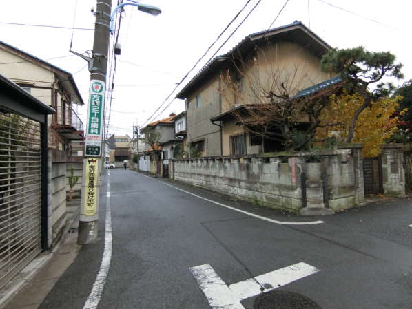 ライオンズマンション方南町アプローチ3｜住宅街を抜けていきますが、ここまでくればもうすぐです。