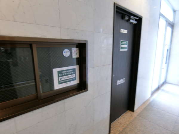 アーベイン赤塚外観共用部10｜エントランスホールに入るとすぐ左が管理人室です。巡回管理になっているようですね。