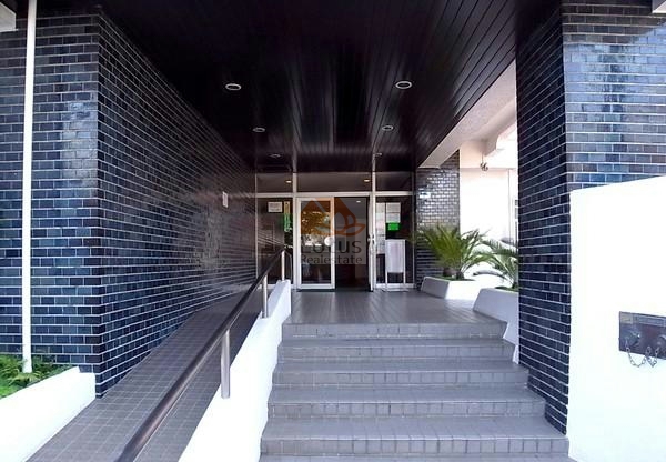 たつみ橋マンションエントランス｜エントランスにオートロックはありませんが防犯カメラがあります。