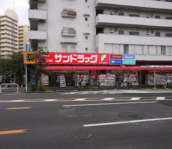 サンドラッグ 小滝橋店｜徒歩2分に「サンドラッグ 小滝橋店」があります。