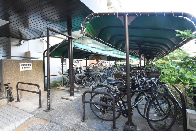 サンシティＤ棟駐輪場｜居住者用の他、来客用もありました。