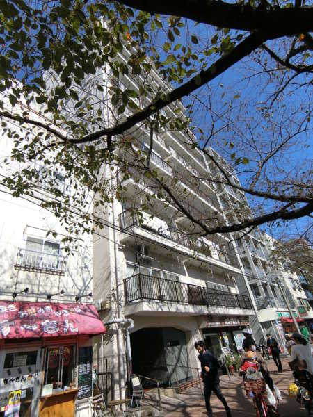 桜台マンション外観共用部3｜桜台マンションは、1969年（昭和44年） 7月築、１３階建てマンションです。西武池袋線桜台駅から徒歩２分のロケーションです。