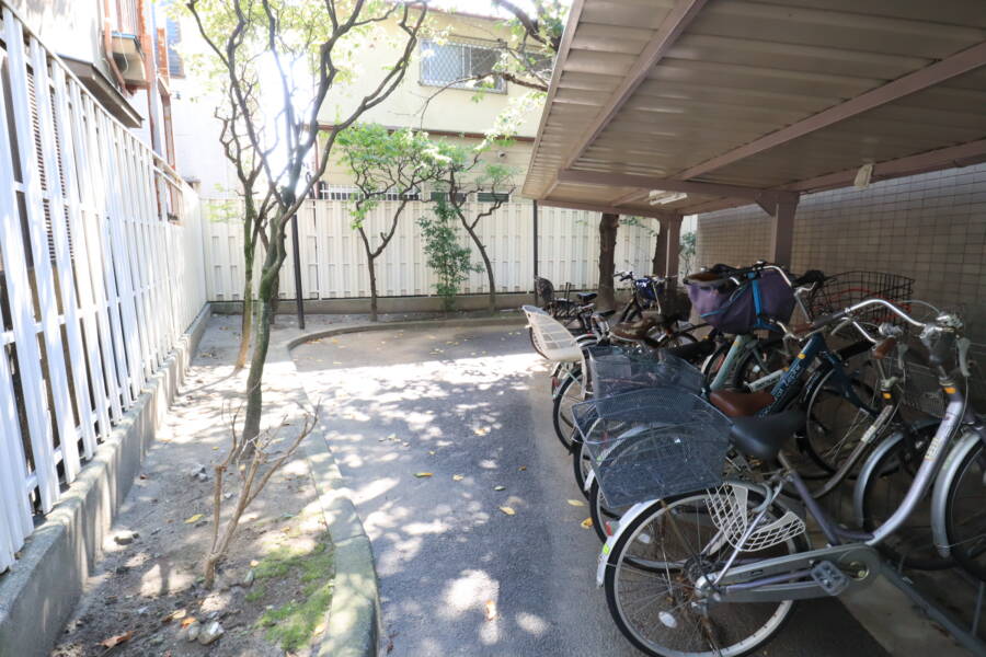 コスモ堀切菖蒲園共用部4｜駐輪場です。