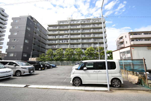 メイツ葛西第２外観共用部4｜バルコニーは南側にあり日当たり良好です。