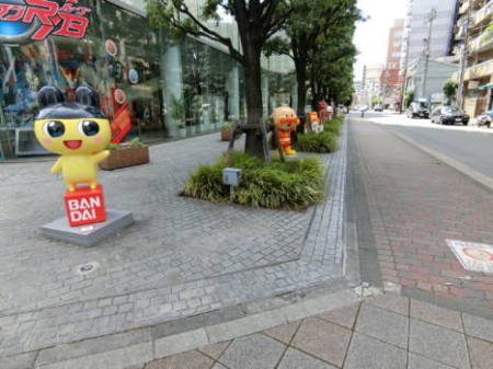 とちゅう、大手玩具メーカーバンダイの本社の横を通ります。
