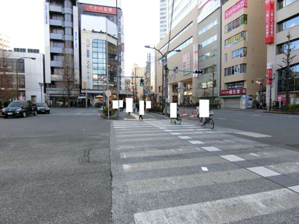 マンション中野ソレイユアプローチ8｜駅前は大きなロータリーになっています。すぐ目に入る横断歩道を渡ります。