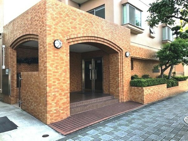 グリーンパーク南綾瀬エントランス１｜管理体制良好です。
