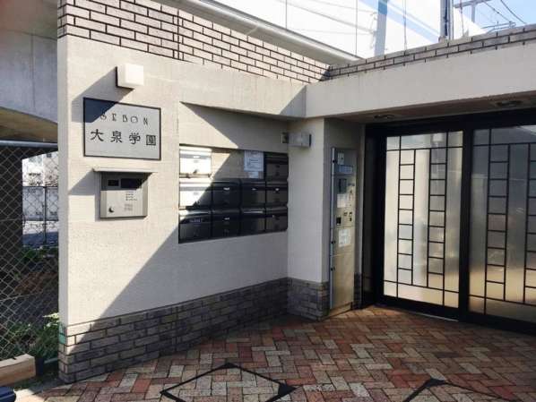 セボン大泉学園外観２｜エントランスはオートロック式で安心です。