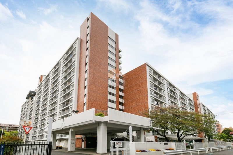 深川住宅外観｜深川住宅は14階建てのマンションです。