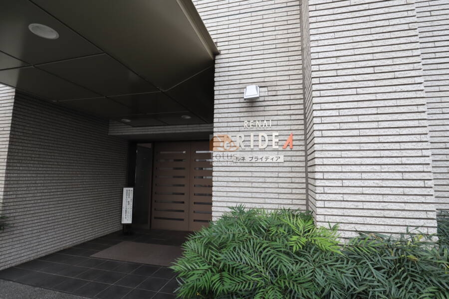 ルネプライディアエントランス3｜エントランスはオートロック付きで安心です。