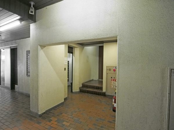 ヴェラハイツ新宿御苑共用部｜丸の内線他「新宿三丁目」駅、丸の内線「新宿御苑前」駅、山手線他「新宿」駅が利用可です。