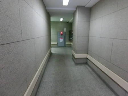 吾妻橋マンションのエントランスに入ると、どうでしょう、あきらかに建設当時の者とは異なりますので、的確に改修もされている様子がうかがえます。