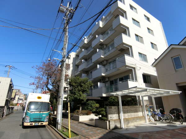 マック柴又コート外観共用部3｜マック柴又コートは平成２年築、６階建てのマンションです。京成金町線「柴又」駅が利用可です。